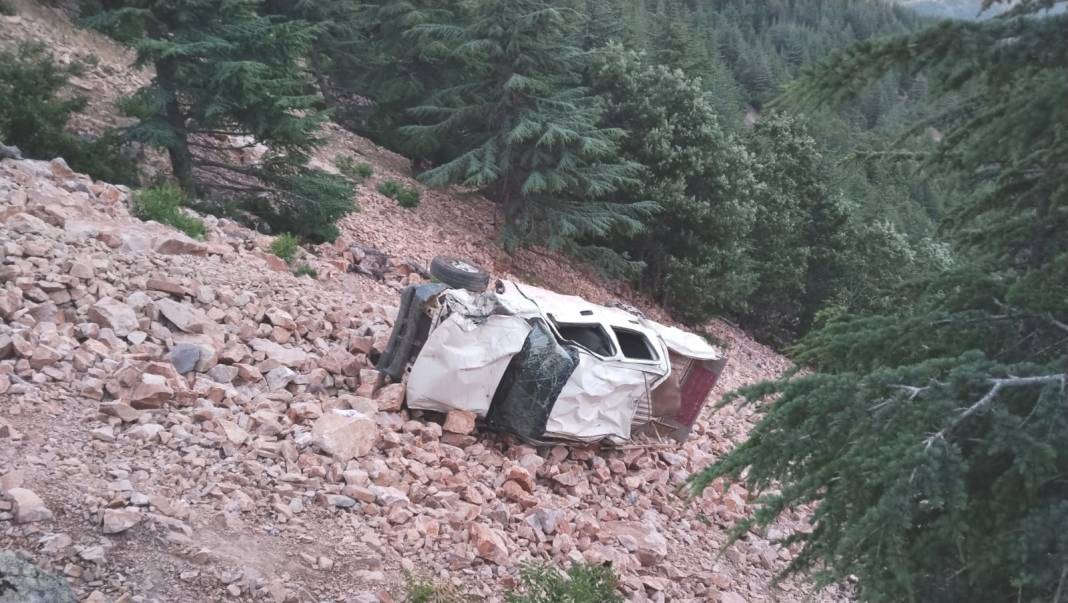 Yayla yolunda feci kaza: 3 ölü, 1 çocuk yaralı 7